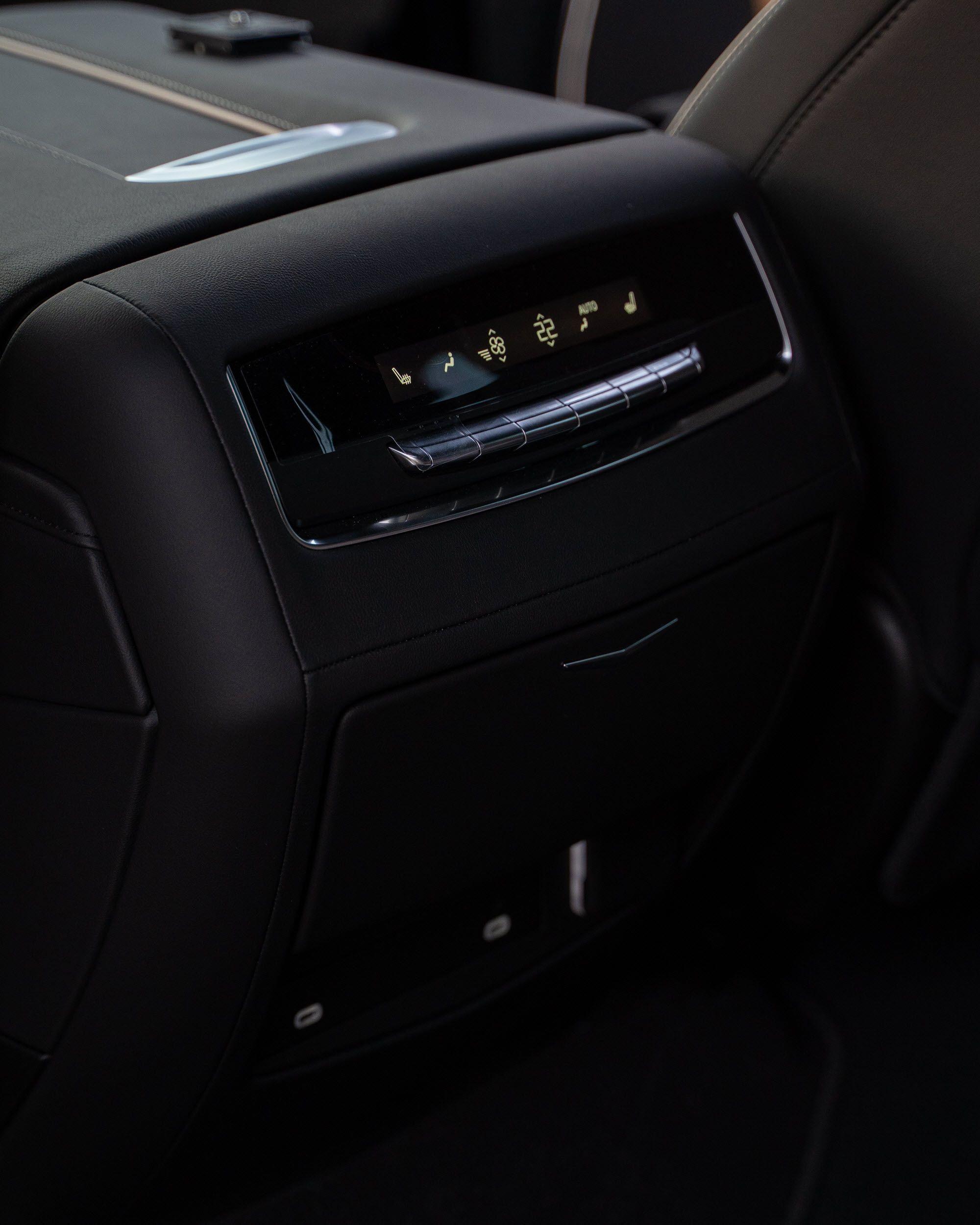 Cadillac Escalade напрокат в Дубае без водителя.